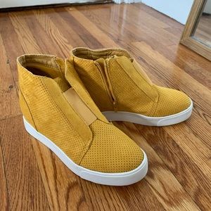 Mustard high too wedge sneakers